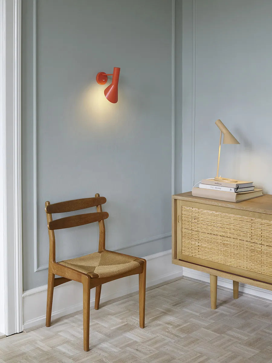 Louis Poulsen AJ Væglampe – Klassisk Dansk Design Udstillingsmodel