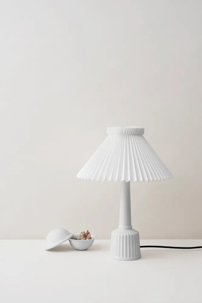 Lille Esben Klint bordlampe fra Lyngby Porcelæn