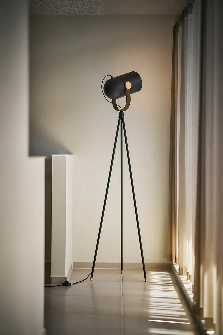 Carronade II Gulvlampe fra Le Klint