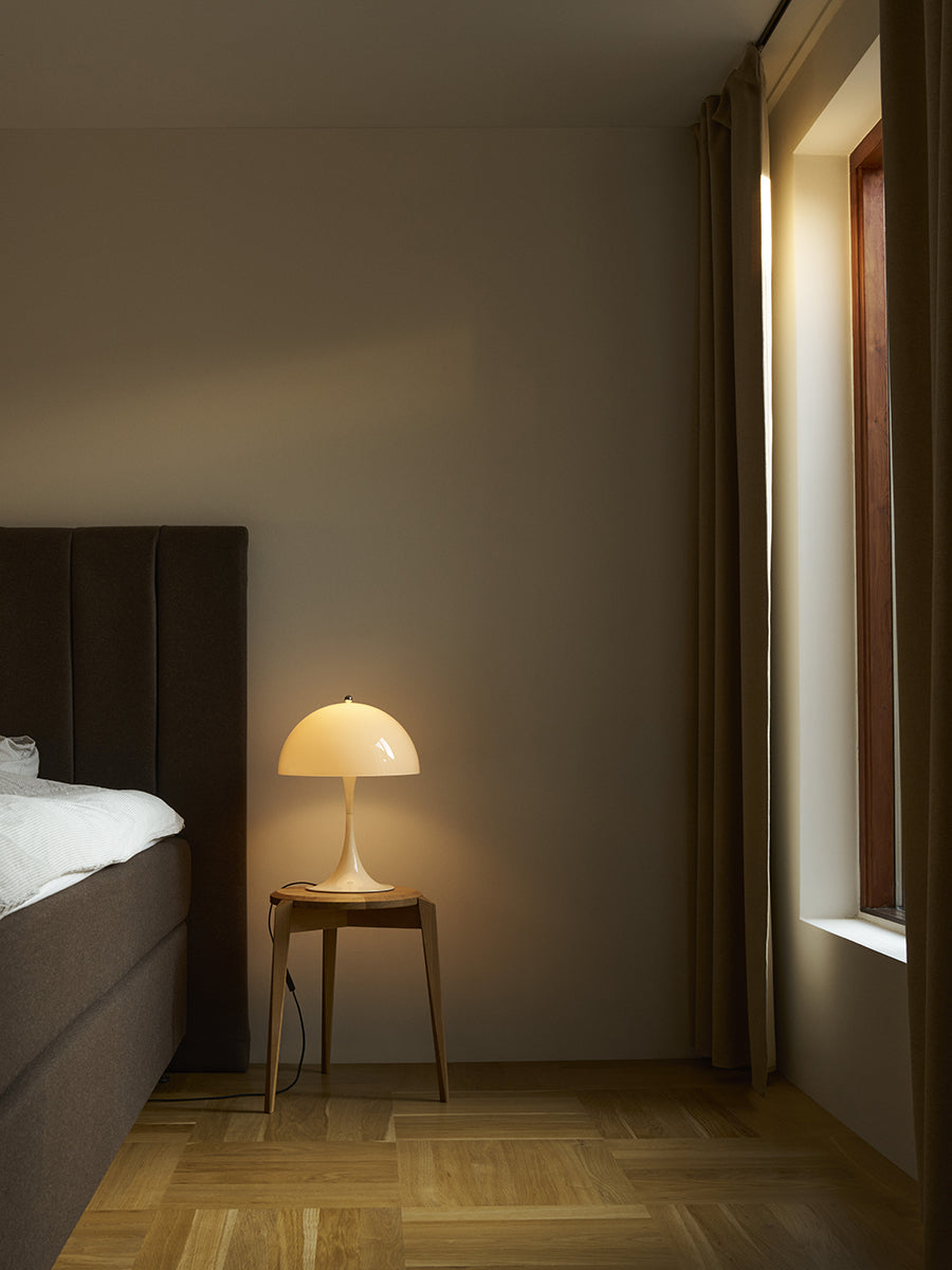 Panthella 320 Bordlampe, Opal – Verner Panton for Louis Poulsen