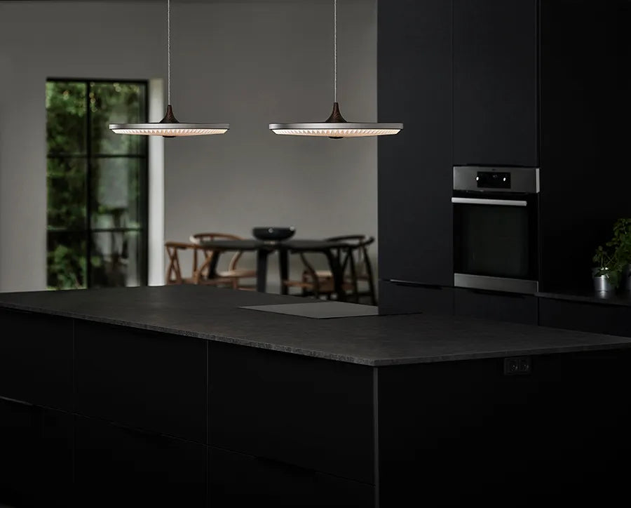 Le Klint Soleil Pendel Medium, Røget Eg – Dansk Design Udstillingsmodel