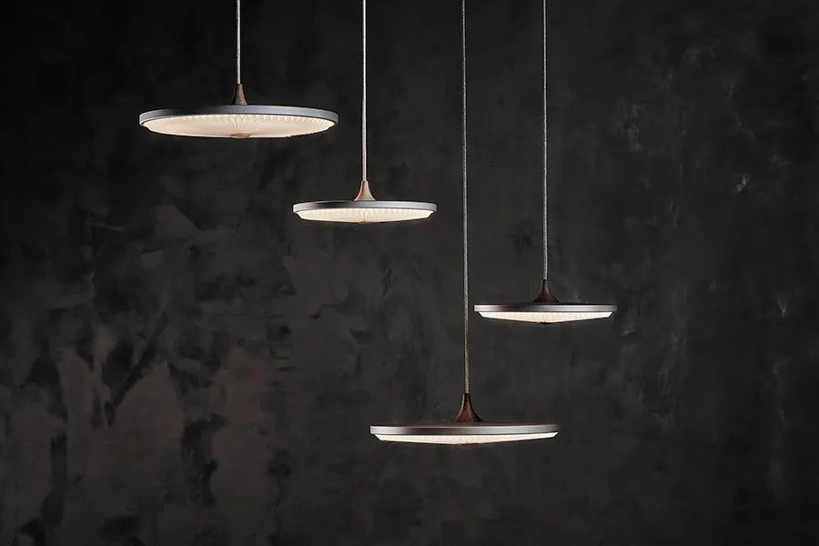 Le Klint Soleil Pendel Medium, Røget Eg – Dansk Design Udstillingsmodel