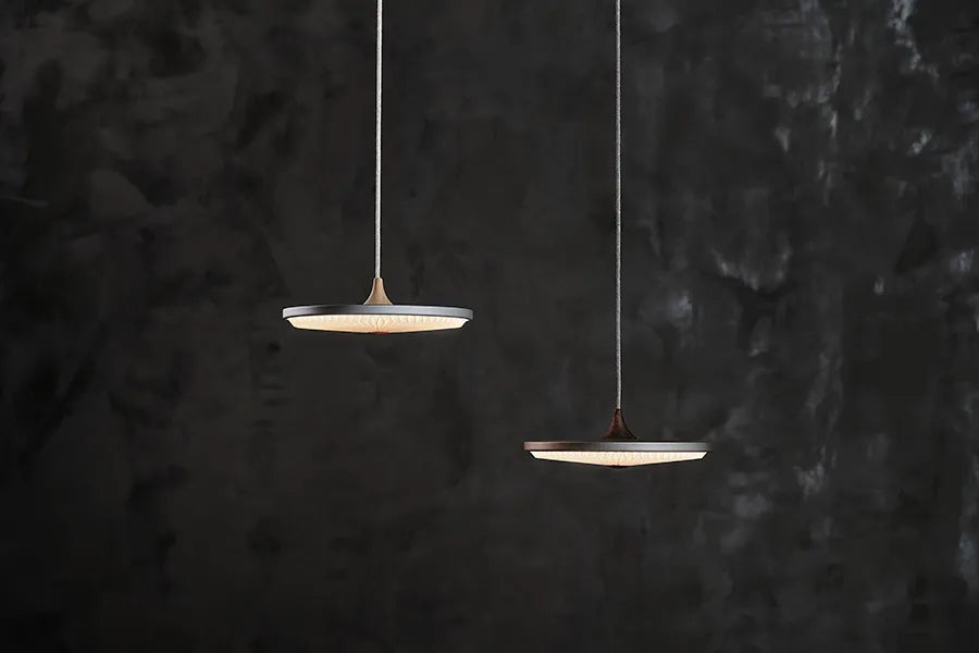 Le Klint Soleil Pendel Small, Røget Eg – Dansk Design Udstillingsmodel