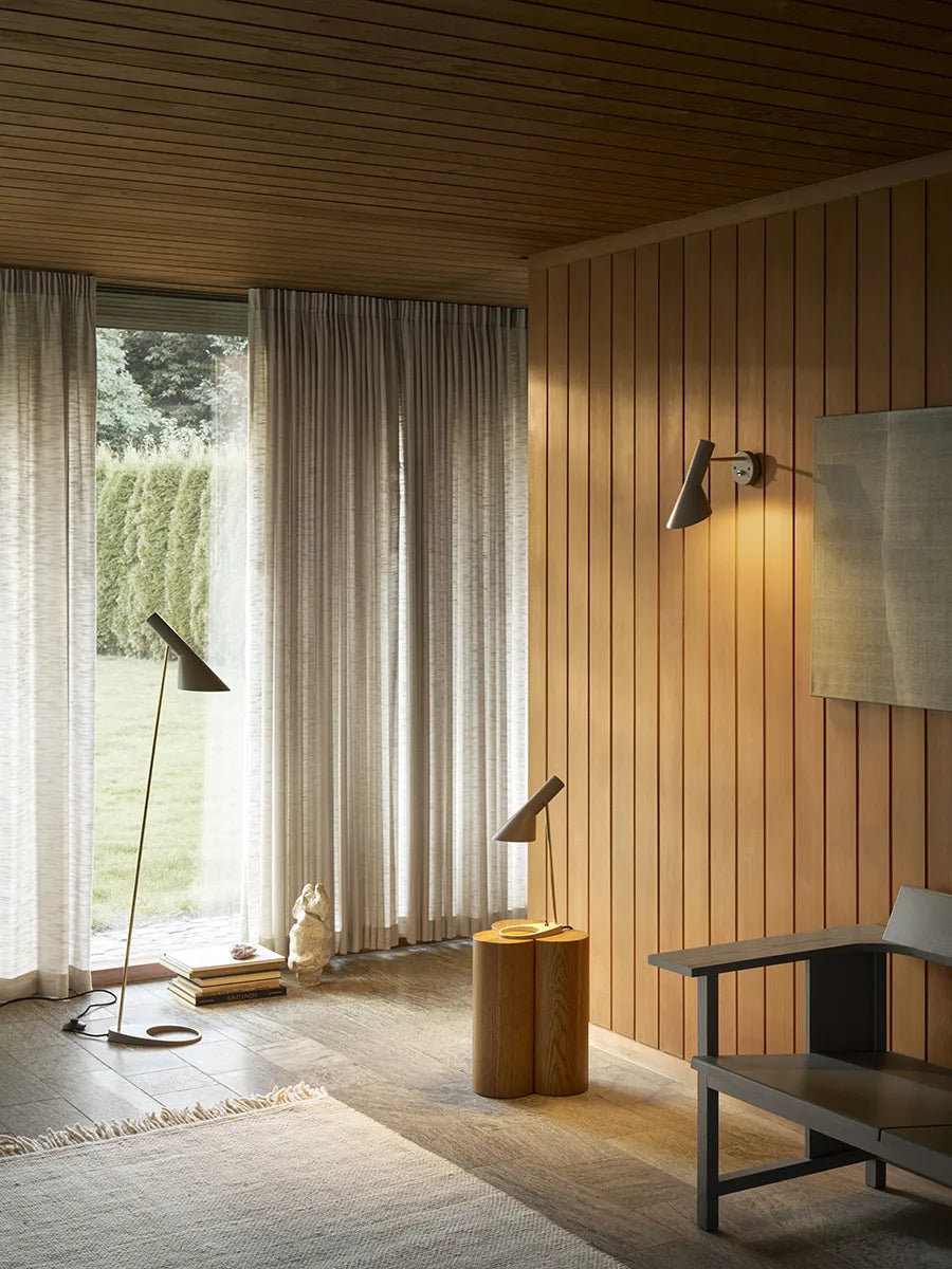 AJ Mini Table Lamp, grey/brass af Arne Jacobsen