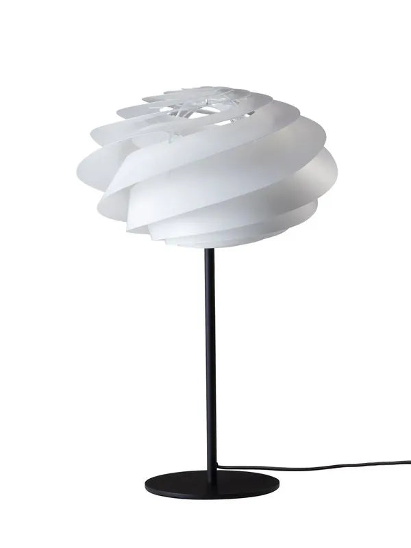 Le Klint Swirl Bordlampe – Dansk Design Udstillingsmodel