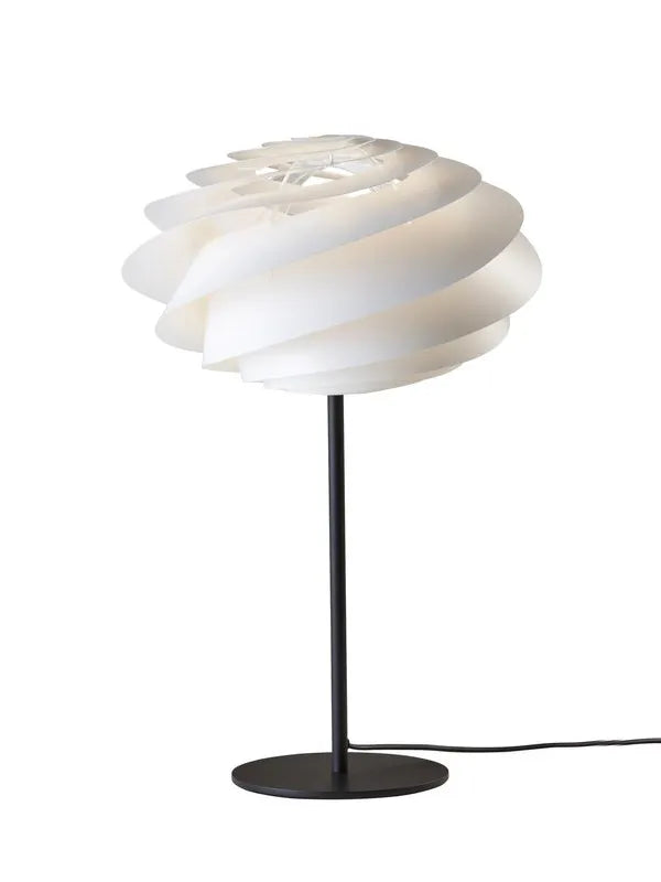 Le Klint Swirl Bordlampe – Dansk Design Udstillingsmodel