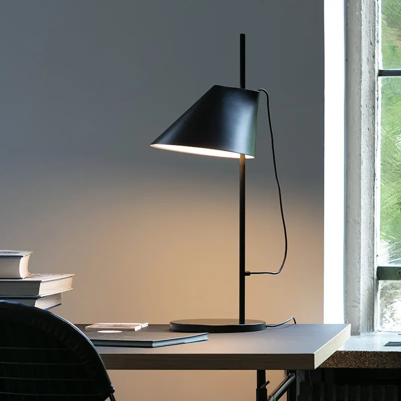 Yuh bordlampe fra Louis Poulsen