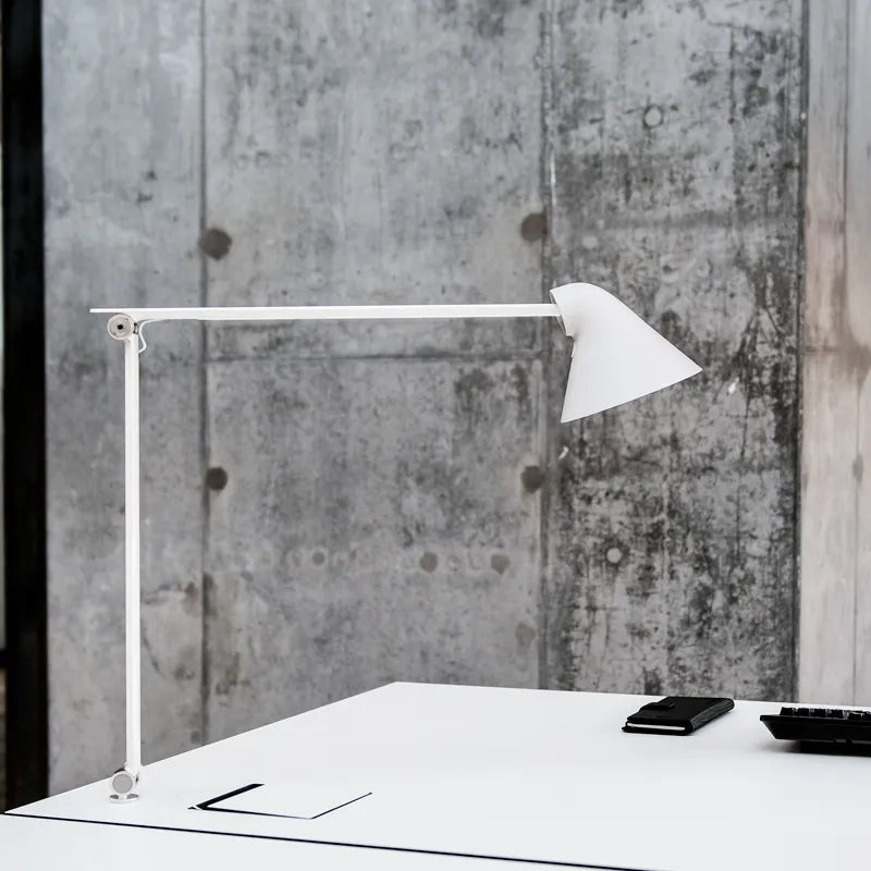 NJP Bordlampe i Aluminium – Udstillingsmodel fra Louis Poulsen