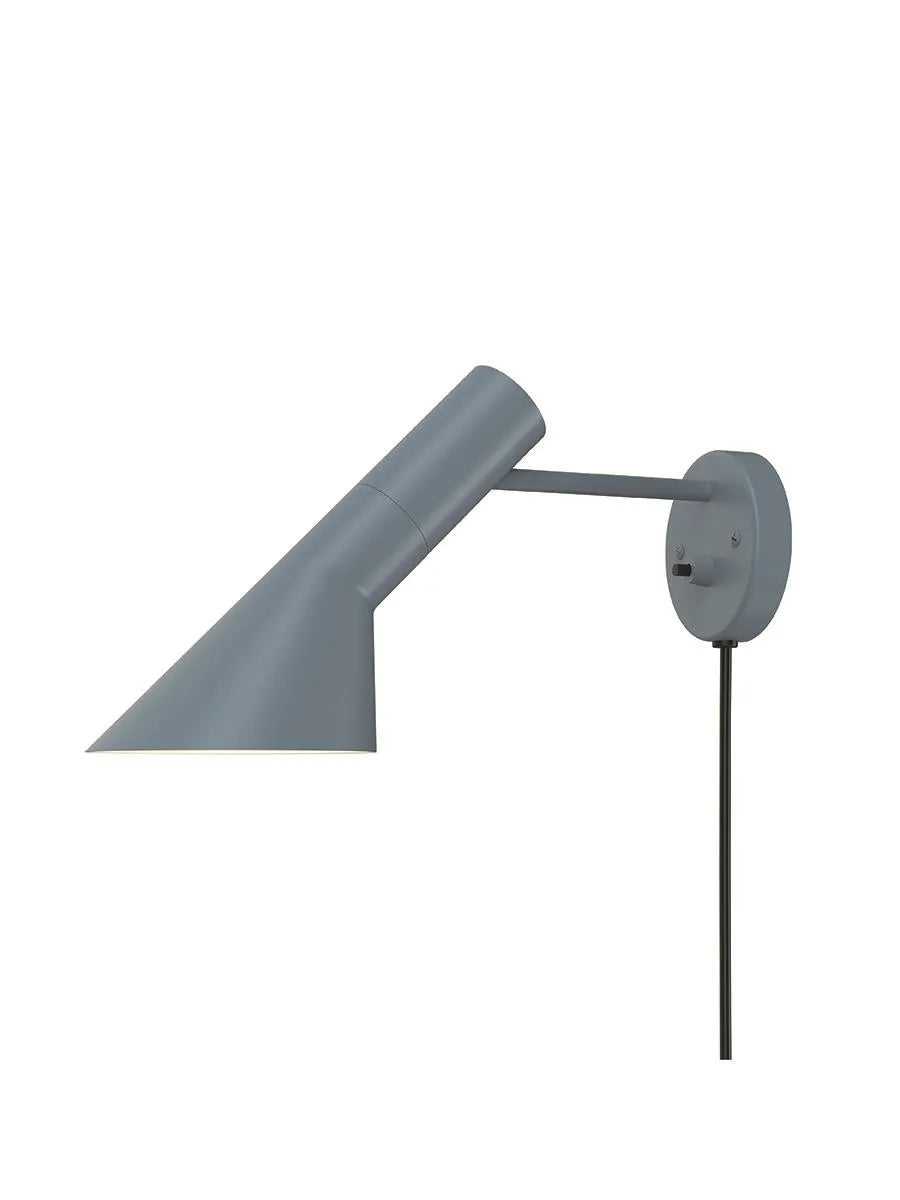 Louis Poulsen AJ Væglampe – Klassisk Dansk Design Udstillingsmodel