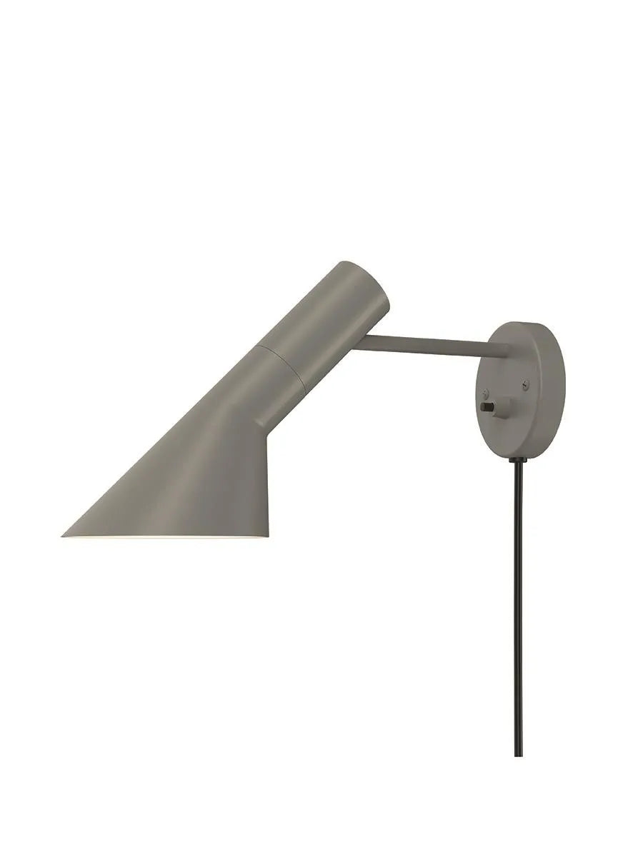 Louis Poulsen AJ Væglampe – Klassisk Dansk Design Udstillingsmodel