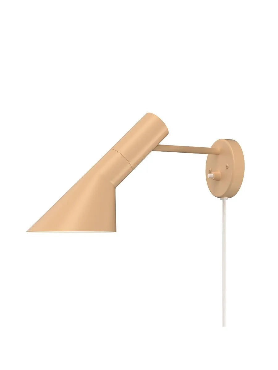 Louis Poulsen AJ Væglampe – Klassisk Dansk Design Udstillingsmodel