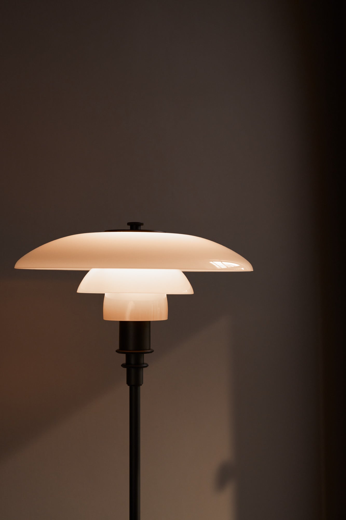 Limited Edition 2025 PH 3/2 Bordlampe fra Louis Poulsen