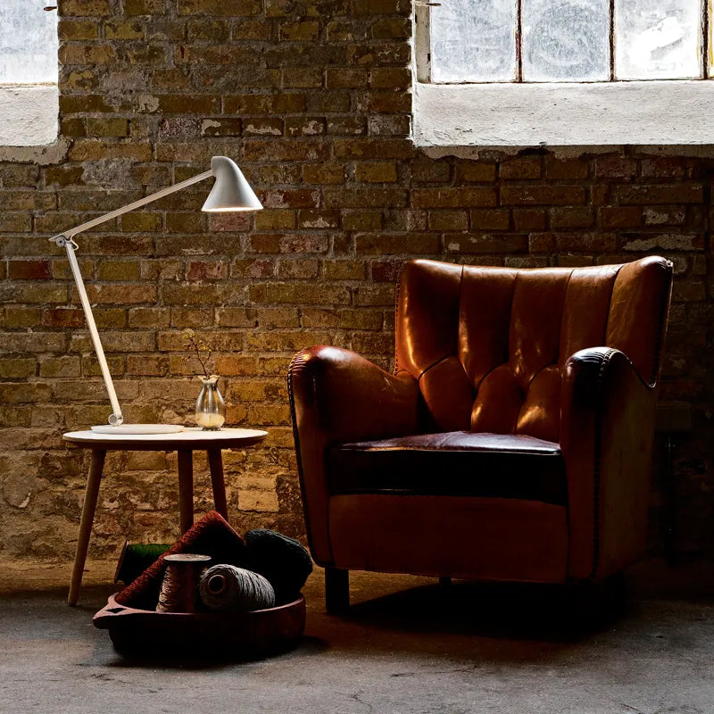 NJP Bordlampe i Aluminium – Udstillingsmodel fra Louis Poulsen