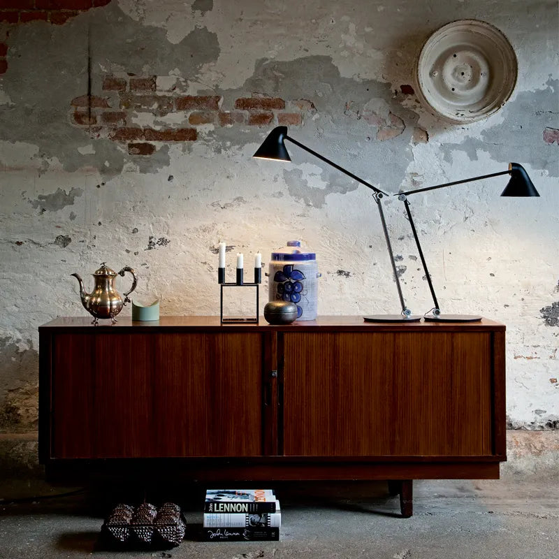 NJP Bordlampe i Aluminium – Udstillingsmodel fra Louis Poulsen