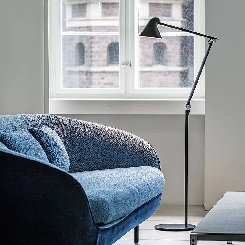 Louis Poulsen NJP Gulvlampe – Dansk Design Udstillingsmodel