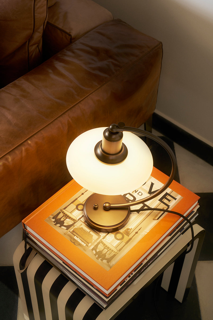 PH 2/2 Luna Bordlampe, Aged Brass – Louis Poulsen