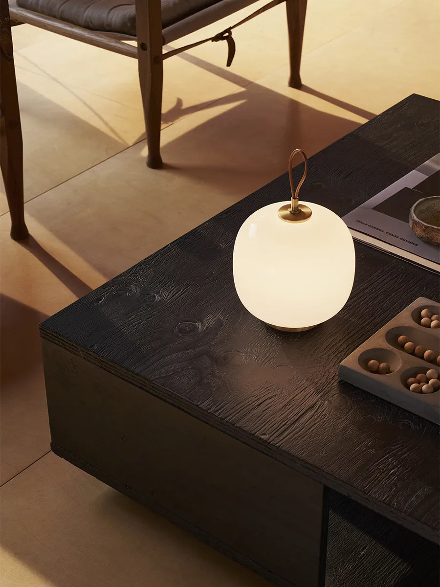 VL45 Radiohus Portable Lamp, pale rose fra Louis Poulsen