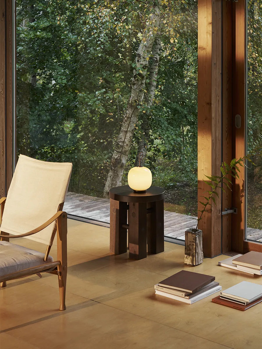 VL45 Radiohus Portable Lamp, pale yellow fra Louis Poulsen