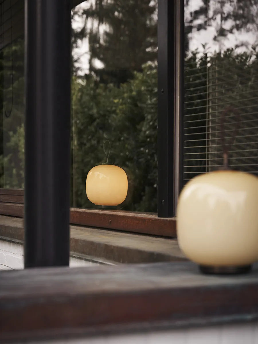 VL45 Radiohus Portable Lamp, pale yellow fra Louis Poulsen
