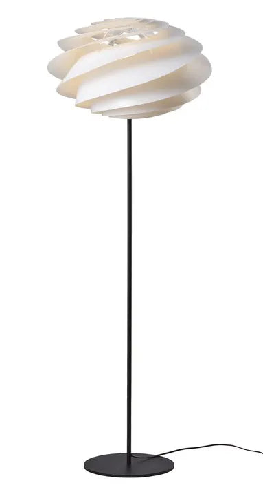 Le Klint Swirl Gulvlampe – Dansk Design Udstillingsmodel