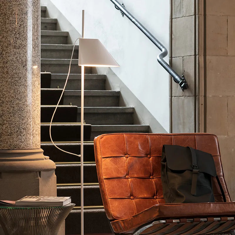 Yuh gulvlampe fra Louis Poulsen