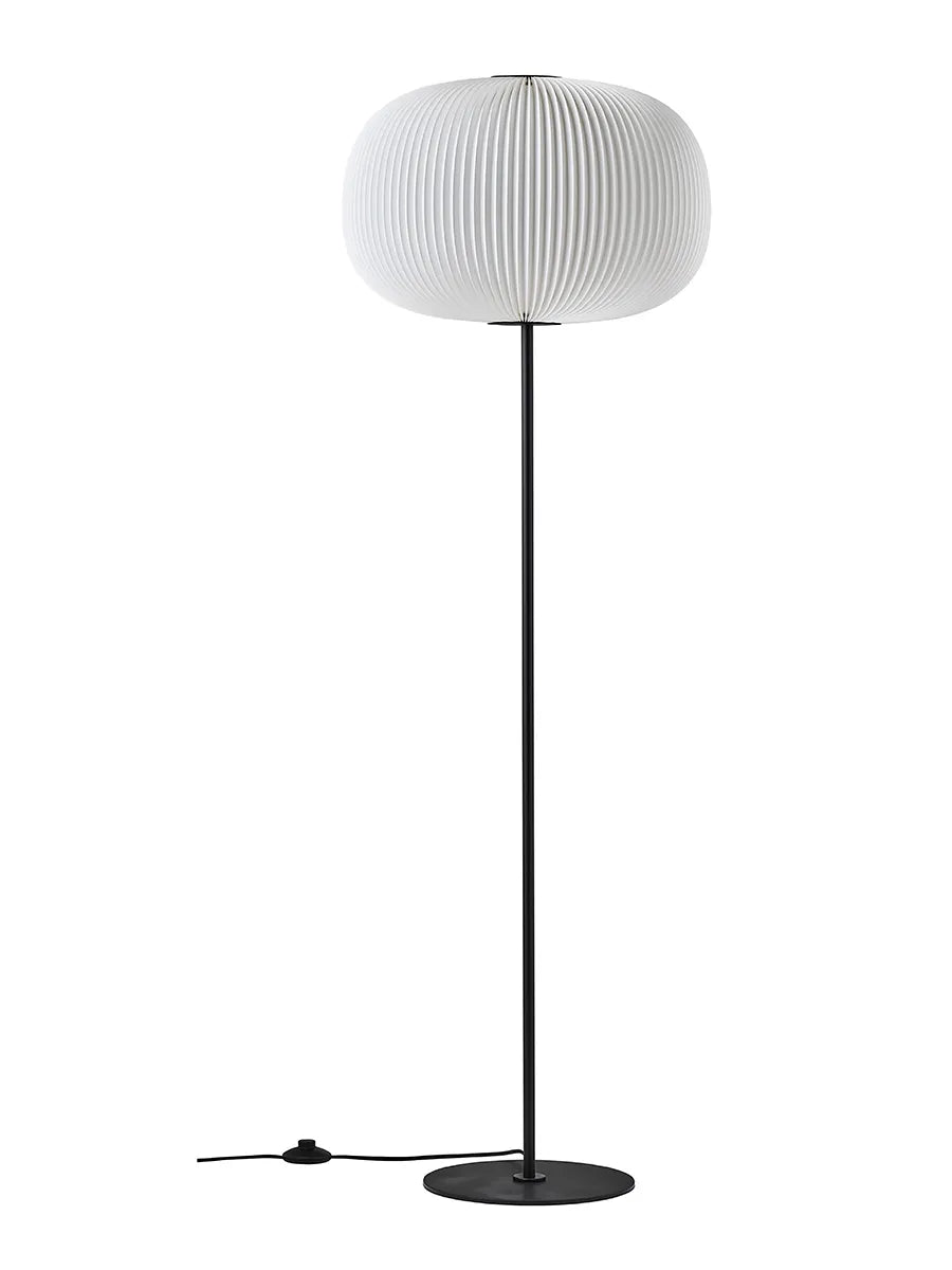 Le Klint Lamella 332 Gulvlampe – Udstillingsmodel