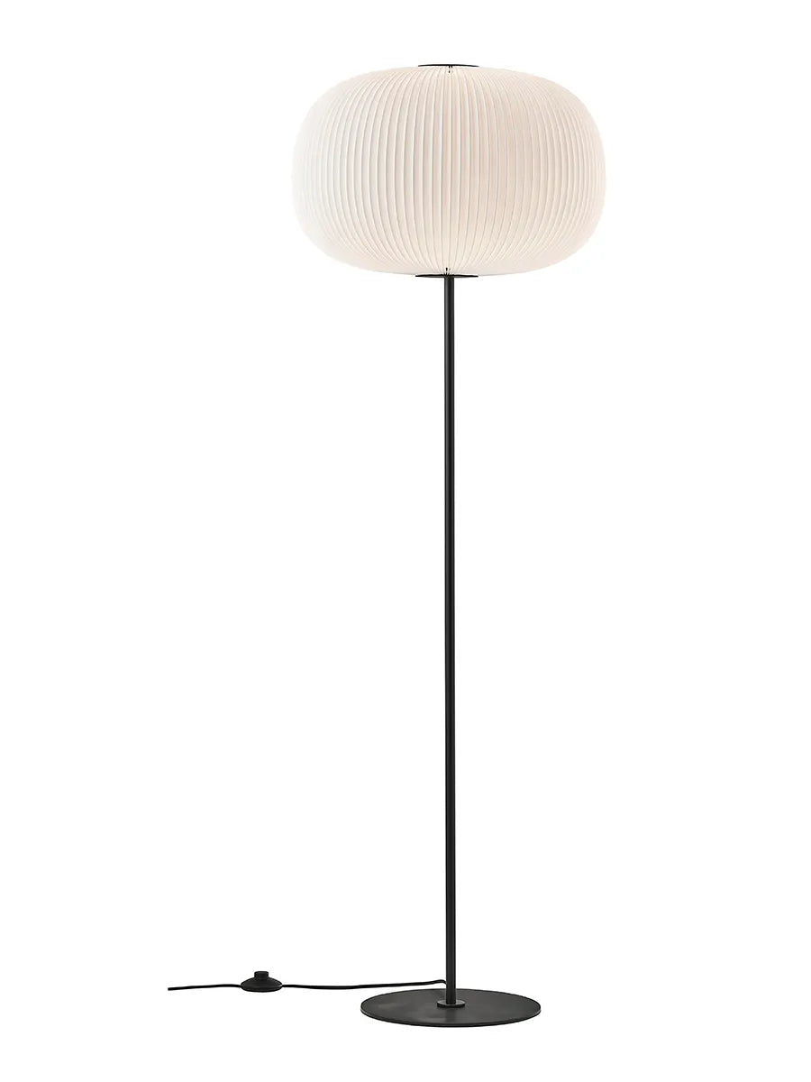 Le Klint Lamella 332 Gulvlampe – Udstillingsmodel