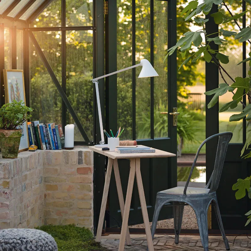 NJP Bordlampe i Aluminium – Udstillingsmodel fra Louis Poulsen